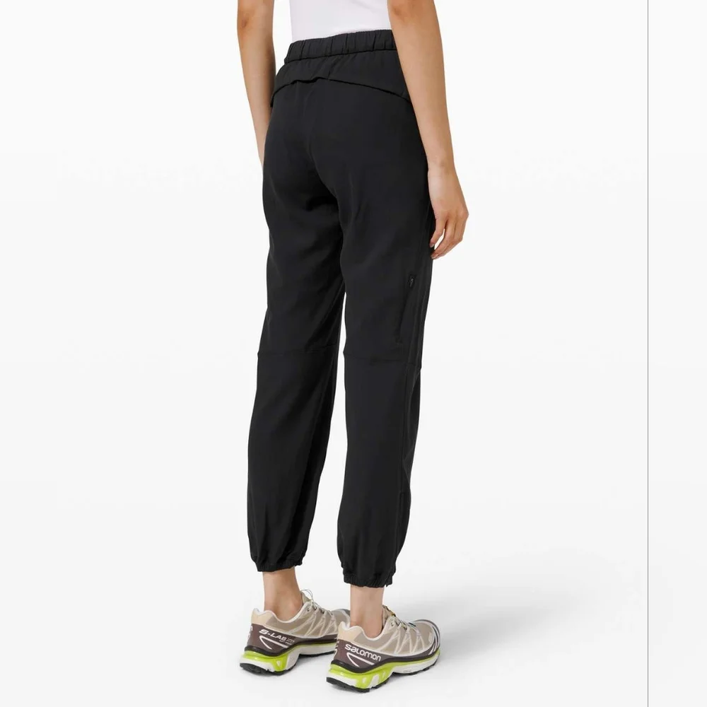 Lululemon Essential Affinity Mid Rise Jogger Black (First Release)